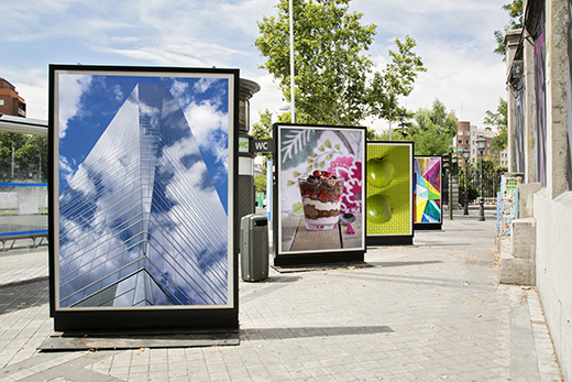 Citylight Banner Cityformat auf Trottoir Citylight Banner