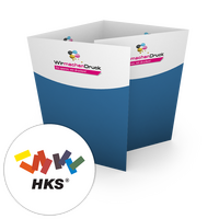 faltblatt-gefalzt-auf-din-a6-8seiter-wickelfalzbeidseitig-bedruckt-44-farbig-1-sonderfarbe-hks