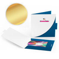 Mappe für CD-Verpackung 13,5 x 13,5 cm, 2-teilig mit Verschluss, 4/0 farbig (Außenseite bedruckt), mit Heißfolienprägung Gold