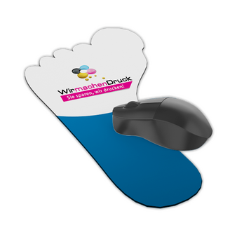 mousepad-hochwertig-bedruckt-aus-kunststoff-mit-kautschukruecken-in-fussabdruckform-konturgestanzt
