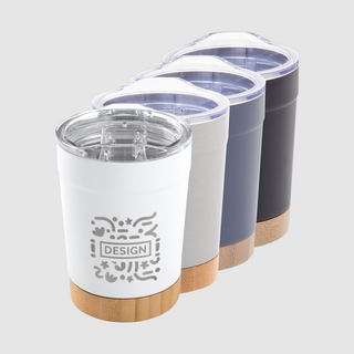 Vier Isolierbecher aus Edelstahl und Bambus in verschiedenen Farben, individuell graviert