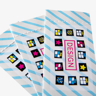 Bedruckte Brieflose mit praktischer Aufreissperforation, maschinell gefalzt und verklebt