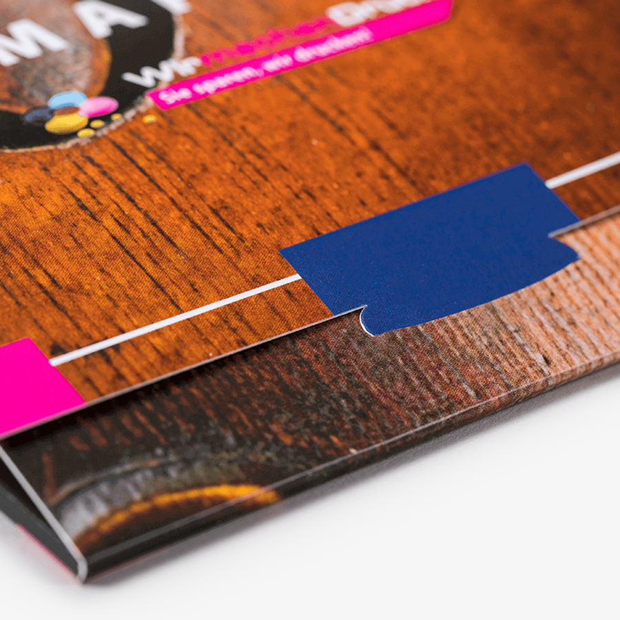 Detailaufnahme des Verschlusses einer Präsentationsmappe als CD-Verpackung