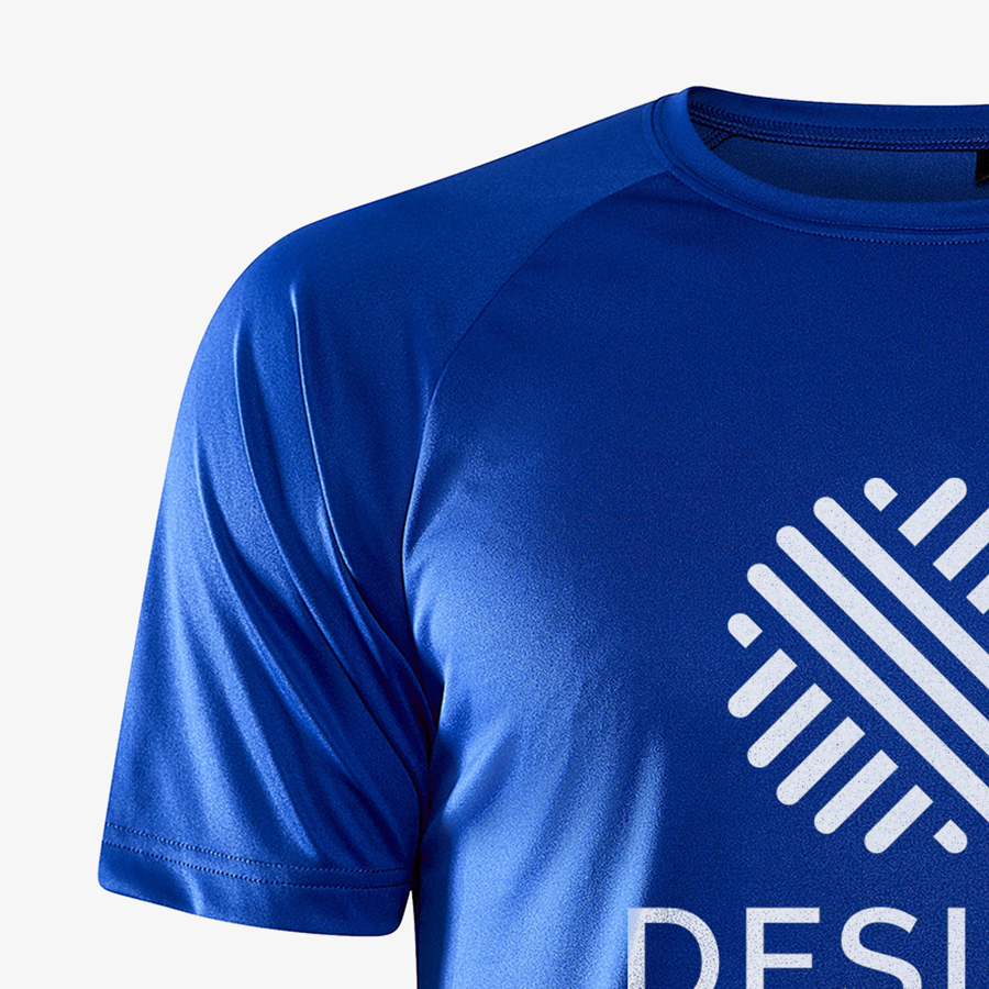 Detailansicht Kragen und Ärmel eines blauen Craft-Trainingsshirt für Herren mit individuellem Druck