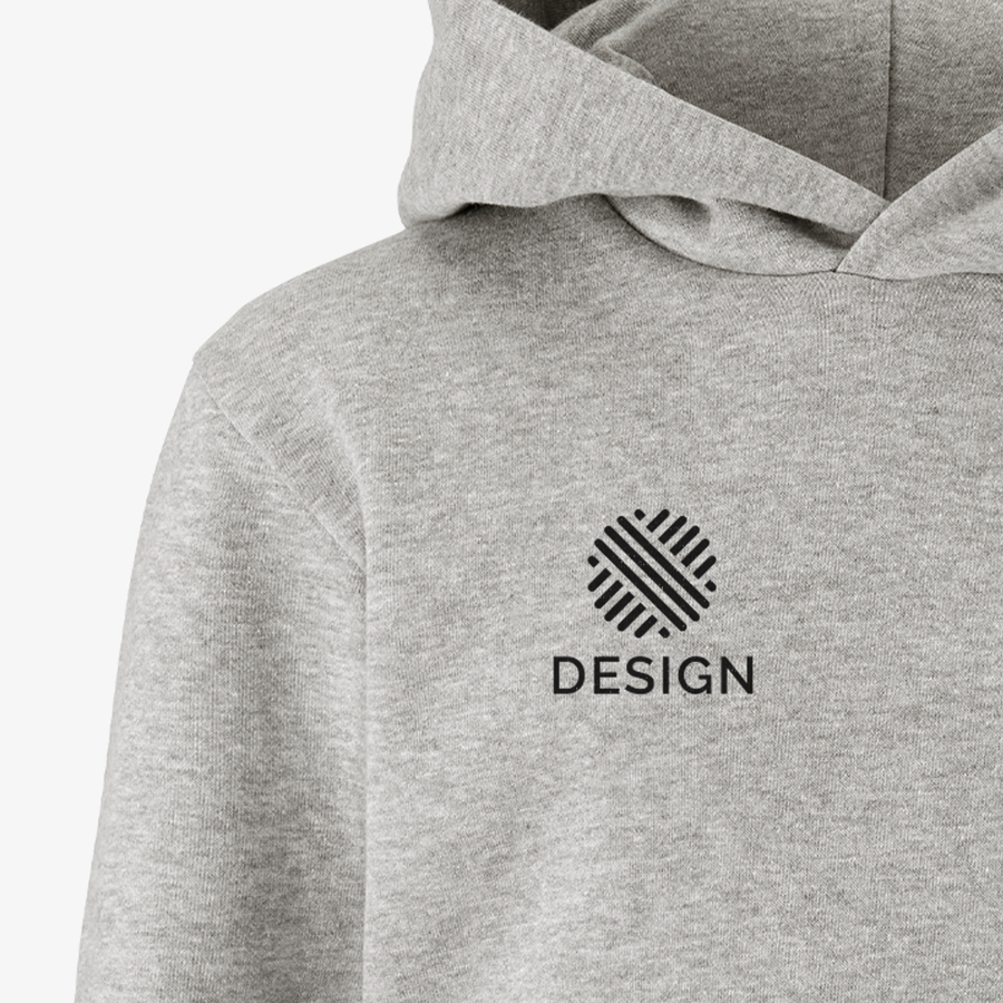 Detailansicht kordelloser Craft-Hoodie in Grau für Kinder, mit Druck auf der Brust