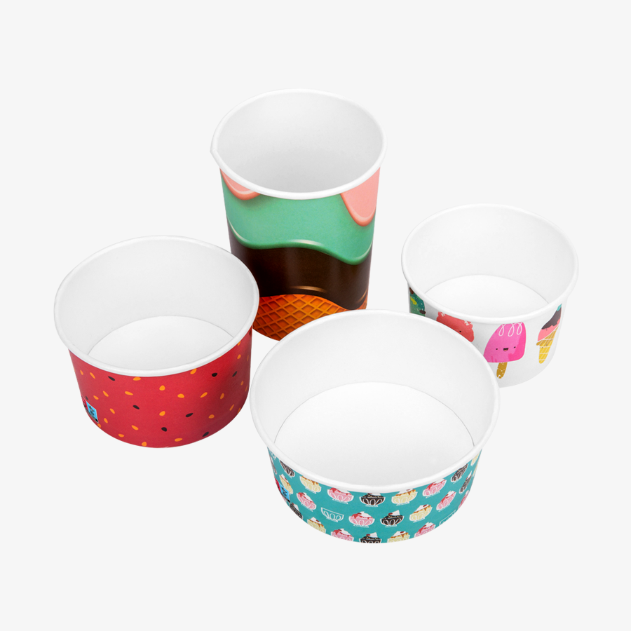 Sammlung individuell bedruckter Eisbecher mit SUPD-Kennzeichnung in verschiedenen Formen und Grössen