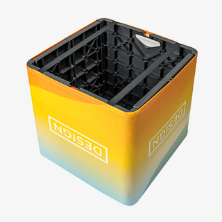 Handlicher Flatcube mit bedrucktem Bezug aus hochwertigen Materialien, Ansicht von unten