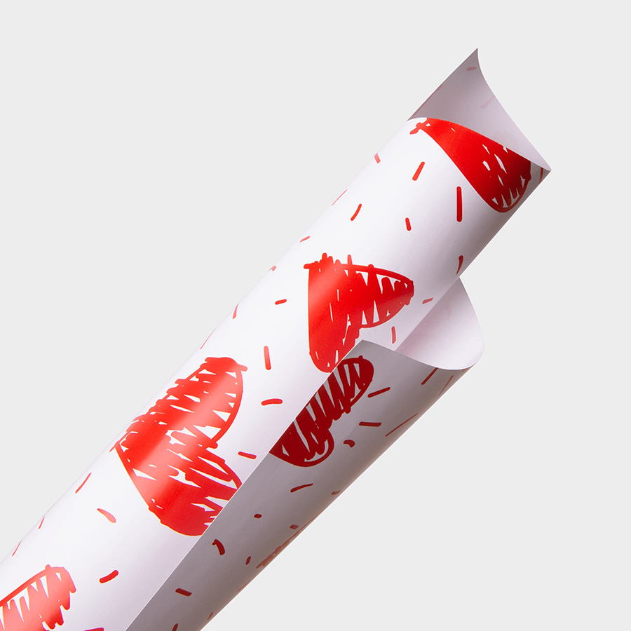 Zusammengerolltes Geschenkpapier mit roten Herzen, 4/0-farbig bedruckt