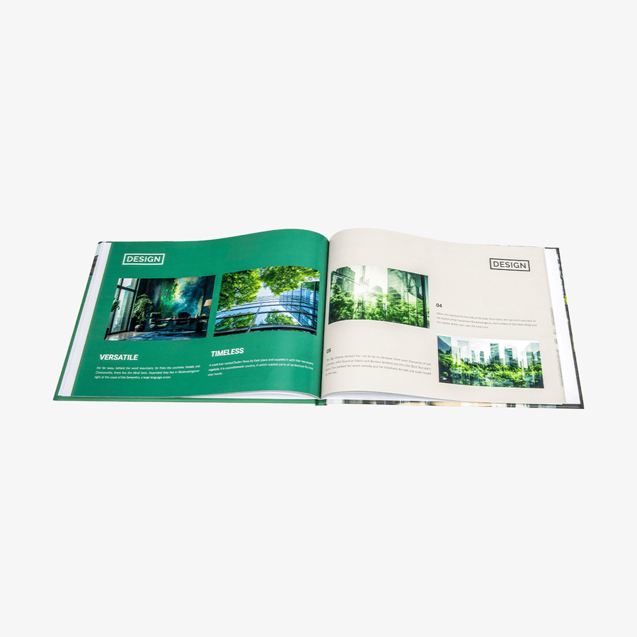 Aufgeschlagenes Hardcover-Buch mit geradem Rücken und farbigem Druck im Format DIN A4 quer