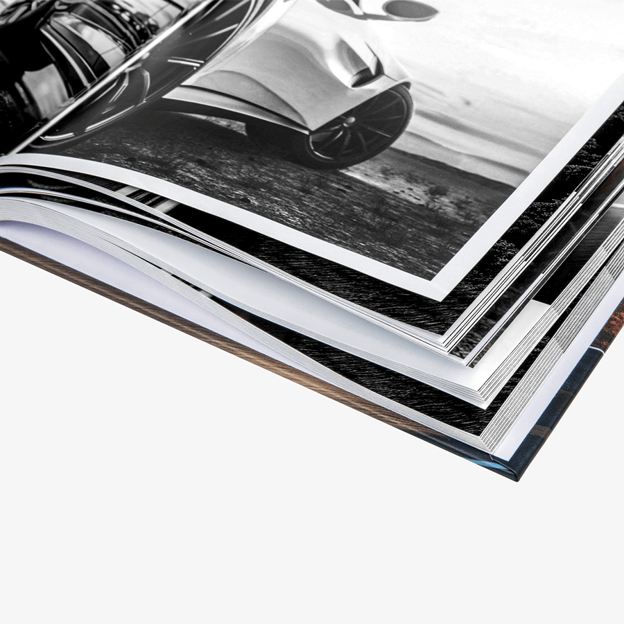 Hardcover-Buch gerader Rücken Seiten schwarz-weiss bedruckt Detail