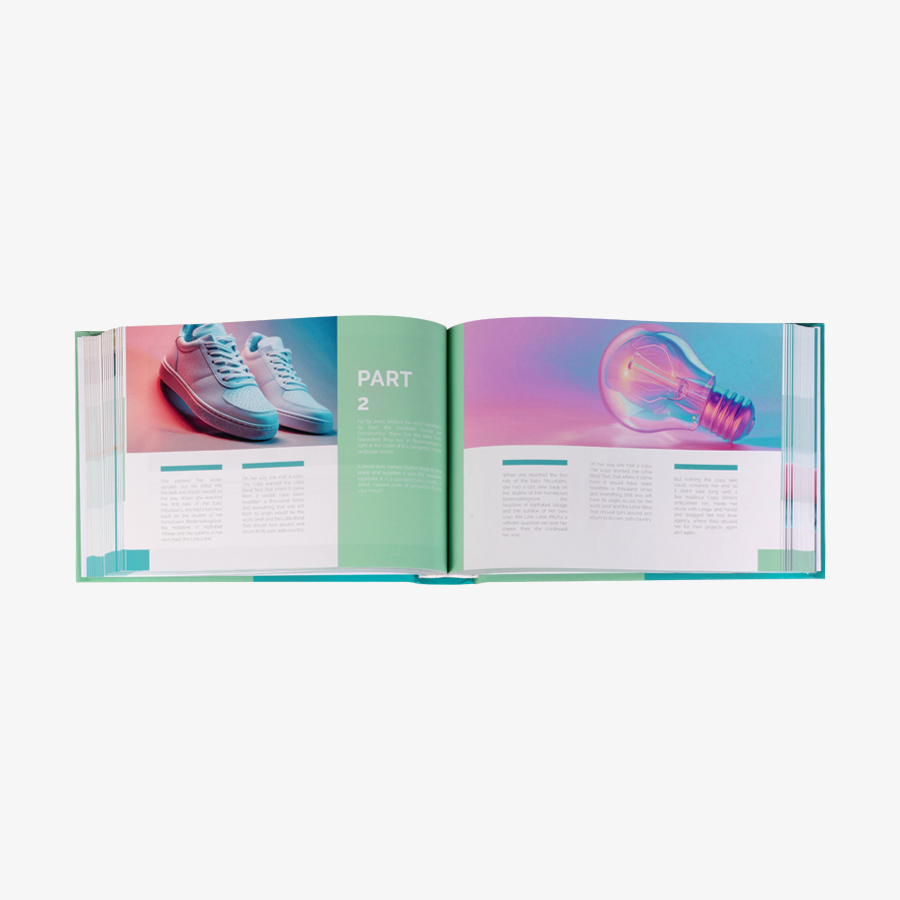 Harcover-Buch mit rundem Rücken und farbigem Inhalt im Querformat DIN A5
