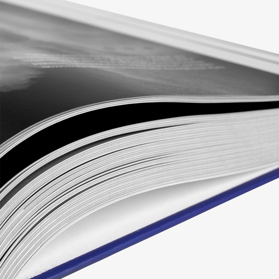 Hardcover Buch runder Rücken Detailaufnahme, schwarz weiss