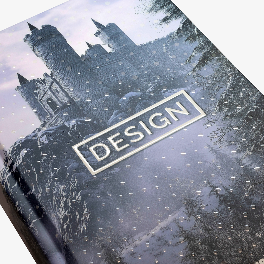 Kompakt-Buch mit Hardcover und geradem Rücken im Format 12,5 x 19,5 cm, Detailansicht des mit Relieflack veredelten Covers