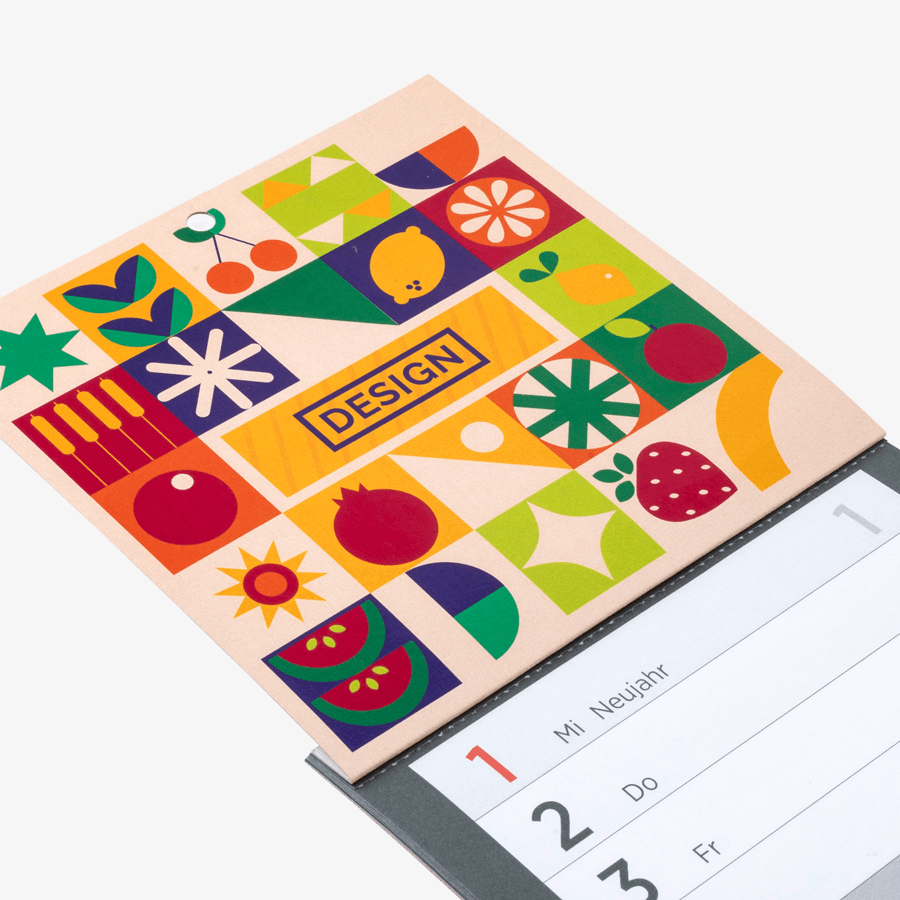 Detailansicht Küchenkalender mit bedrucktem Kopfteil und Lochung