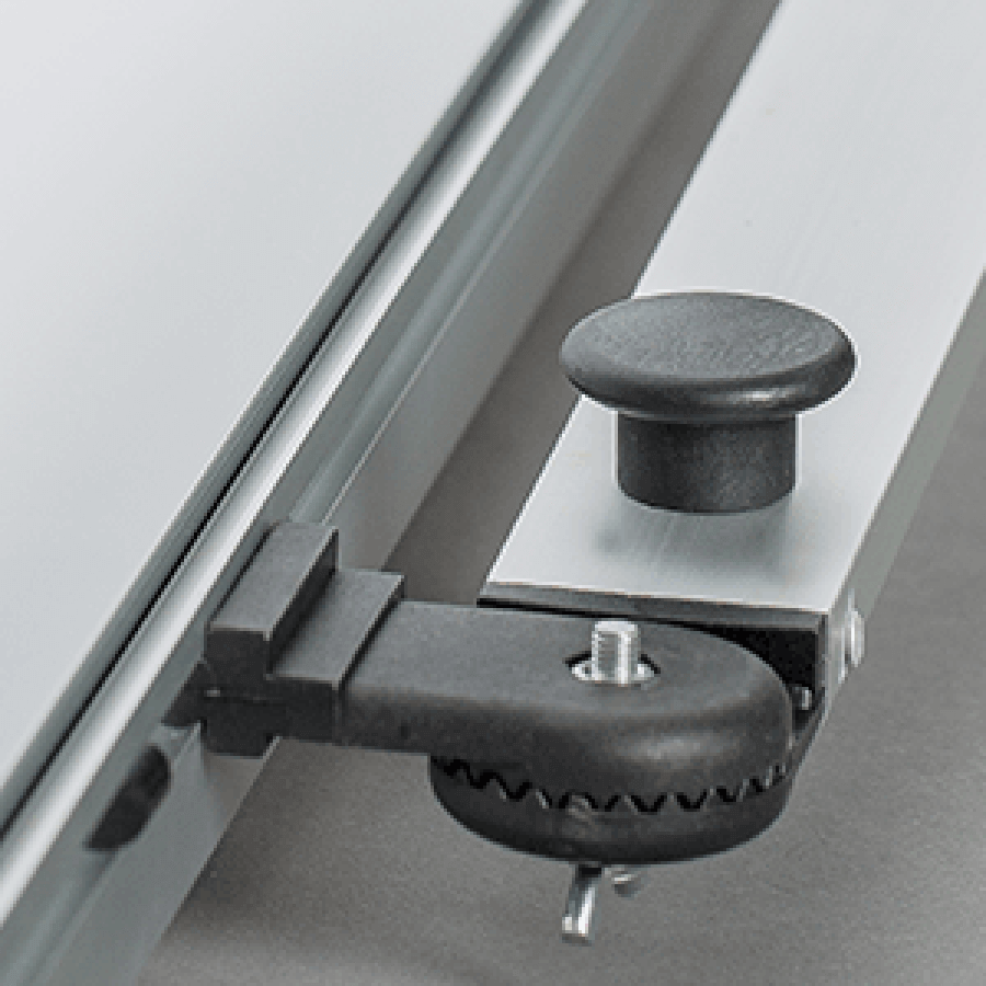 Detail L-Banner mit zusammengeklapptem Standfuss für leichtgängigen Aufbau