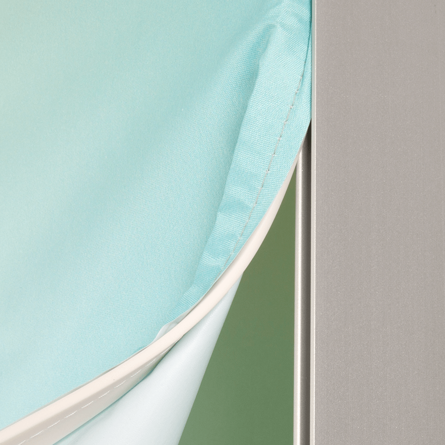 Detailansicht der Anbringung eines Textilbanners eines Spannrahmens