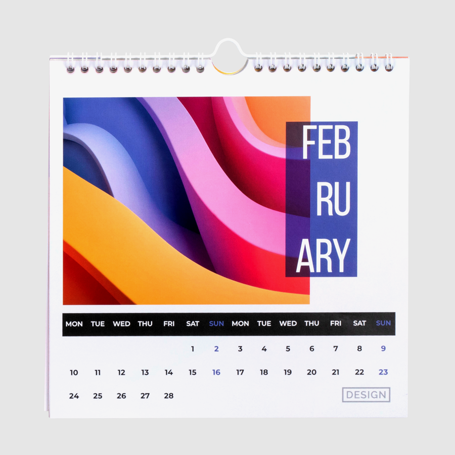 Aufgeklappter, quadratischer Monatskalender, bedruckt mit vollfarbigem Wunschmotiv
