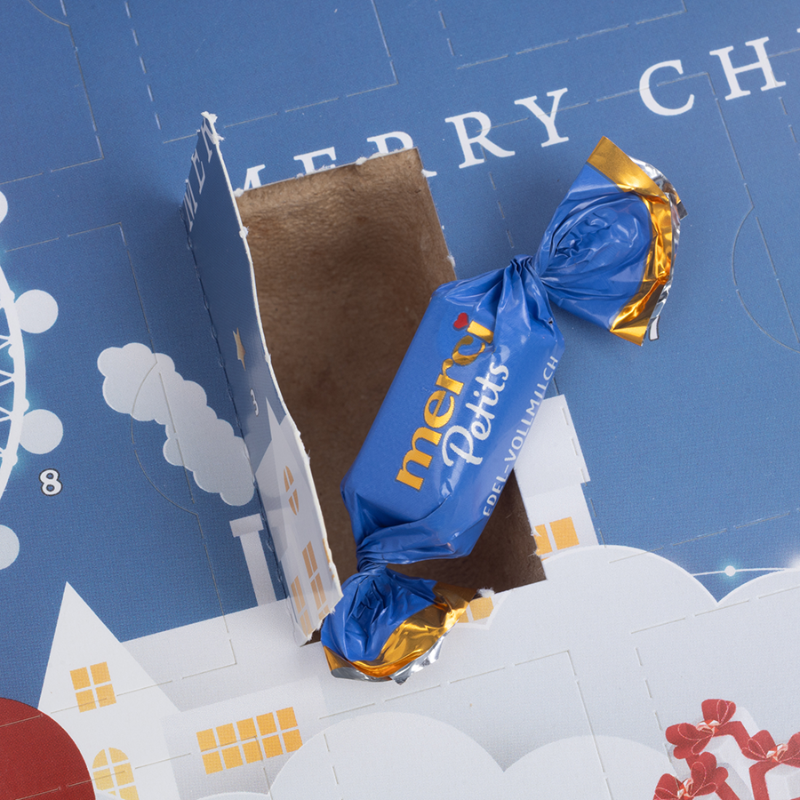 Adventskalender Merci Petits, Detailbild mit geöffnetem Türchen