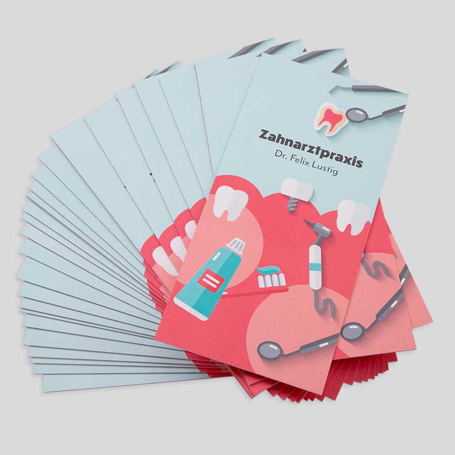 Ausgelegte Multiloft-Flyer mit individuellem Farbkern ohne Veredelung
