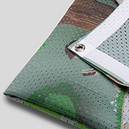 Nachhaltiges Textil-Mesh-Banner umsäumt geöst Detail