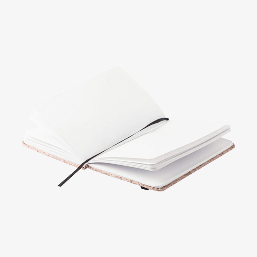 Aufgeschlagenes Notizbuch mit Kork-Cover in DIN A6, auf Vorderseite unbedruckt