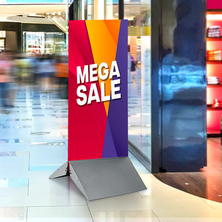 Paneelbasis aus Aluminium zur vertikalen Fixiering von Schildern und Platten