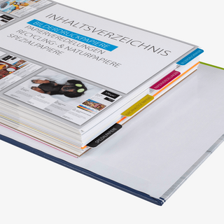 Detailansicht Papiermusterordner im WIRmachenDRUCK-Design mit vielen Papiersorten