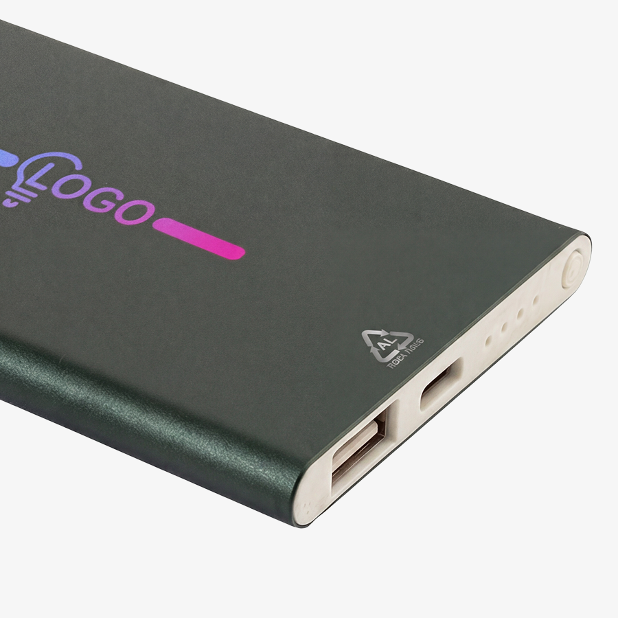 Detail einer Powerbank aus recyceltem Aluminium mit Druck