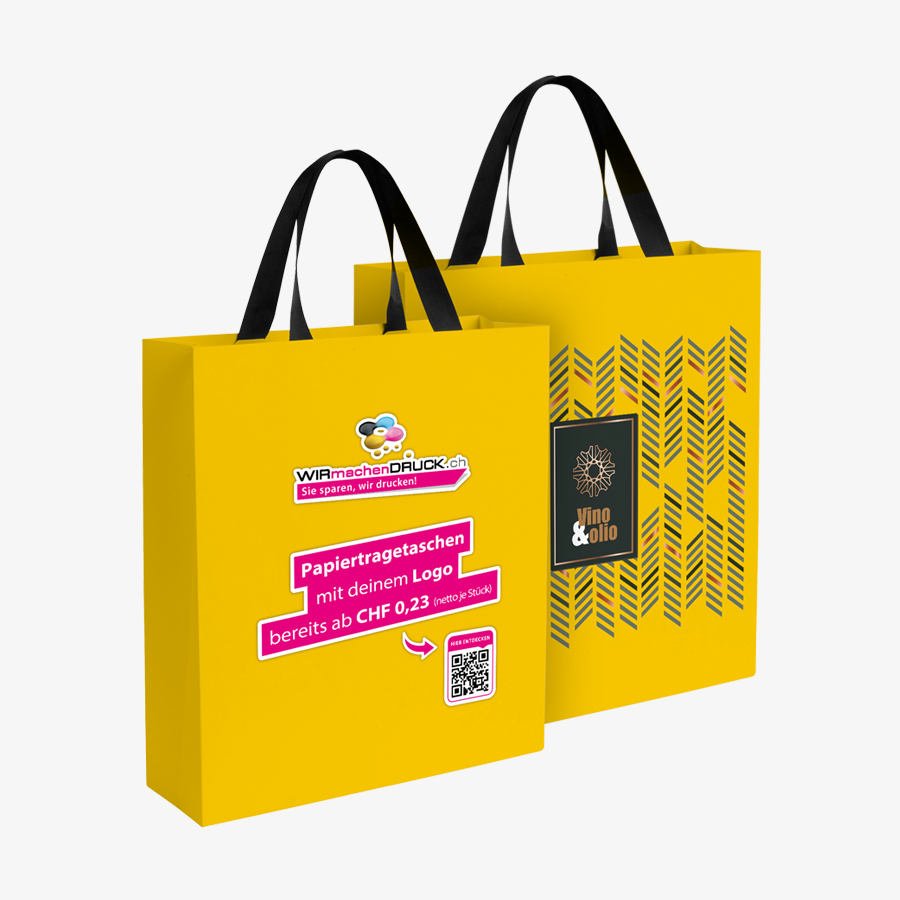 Premium-Papiertragetasche im Hochformat in Grösse M, mit schwarzem Schleifenband und WIRmachenDRUCK-Imprint auf einer Seite, andere Seite individuell bedruckt