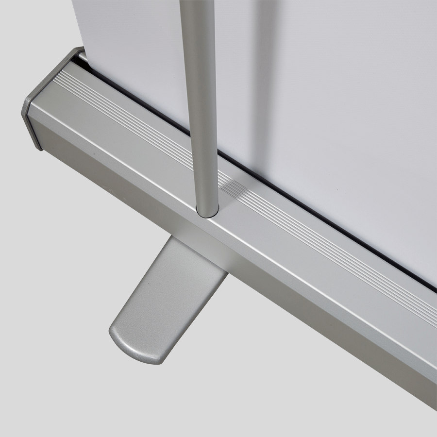 Fuss eines Premium-Roll-up Displays Detailaufnahme