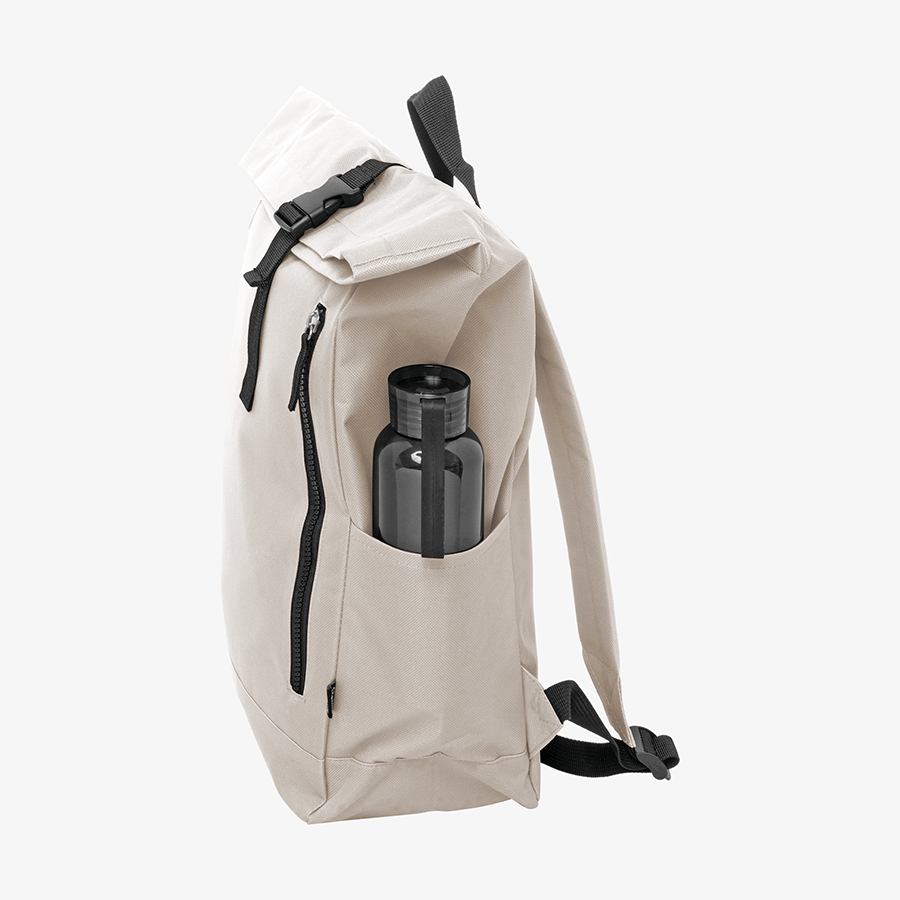 Weisser Rolltop-Rucksack aus RPET mit Schnallenverschluss, ohne Werbeanbringung, seitliche Ansicht