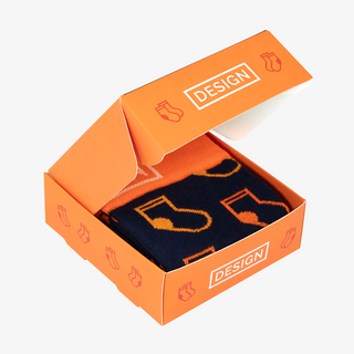 In einer Geschenkbox verpackte Socken im individuellen Design