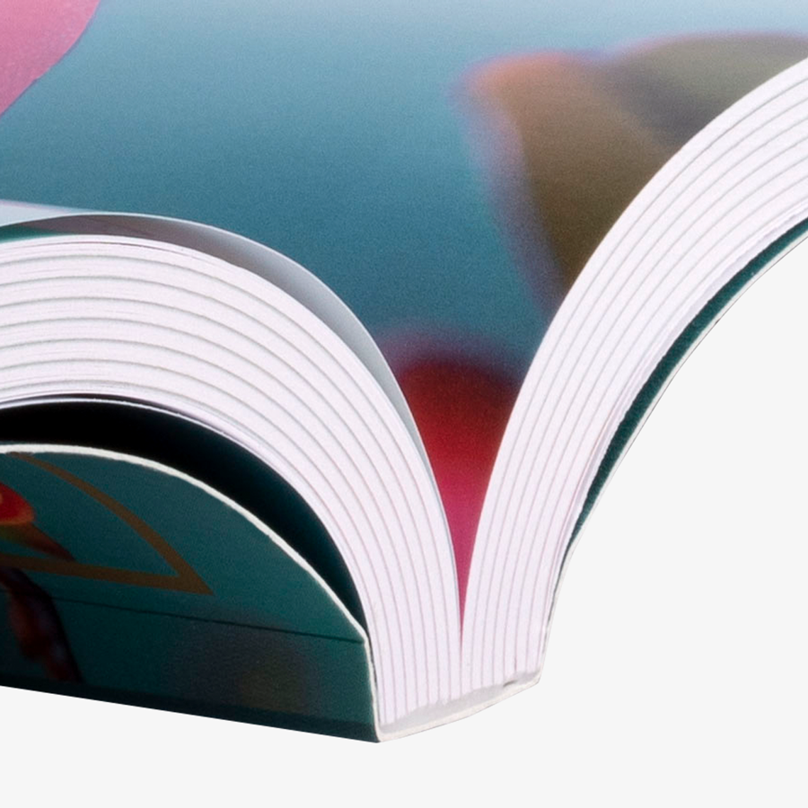 Detailansicht Softcover-Buch mit vollfarbig bedruckten Seiten
