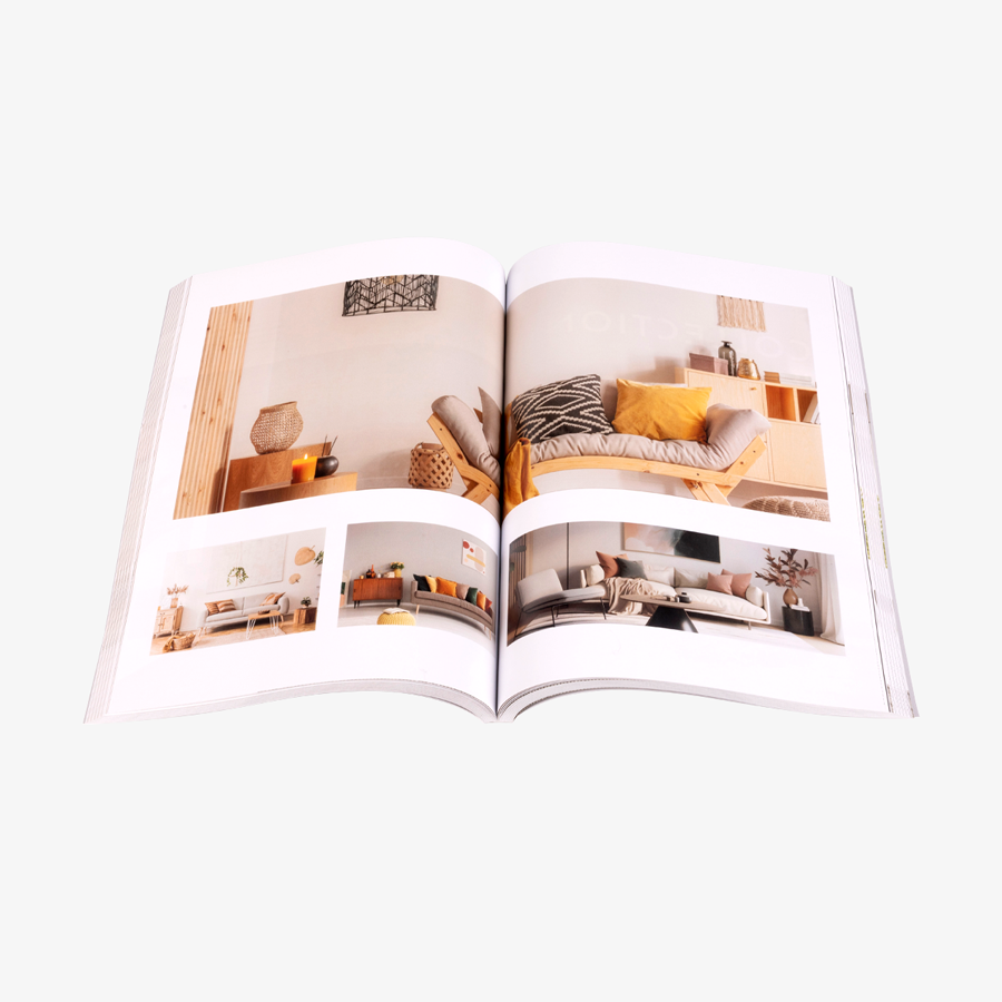 Aufgeschlagenes Softcover-Buch (DIN A4 hoch) mit farbig bedrucktem Inhalt