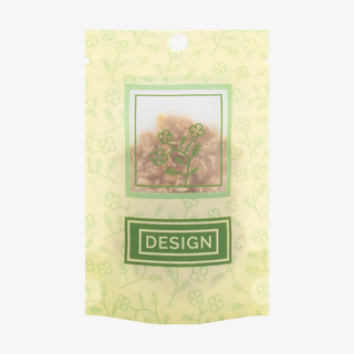 Hochformatiger bedruckter Standbodenbeutel aus recycelbarer durchsichtiger Folie mit Rundloch in der Vorderansicht