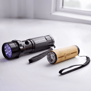 Zwei Batterie-Taschenlampen mit individueller Personalisierung