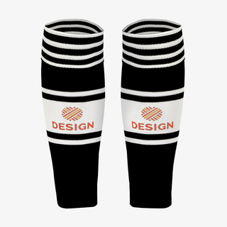 Ein Paar schwarze Stutzen mit individuellem Druck und weissen Streifen