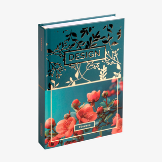 Individuell bedrucktes Hardcover-Buch mit geradem Rücken und exklusiver Veredelung in Gold im Hochformat