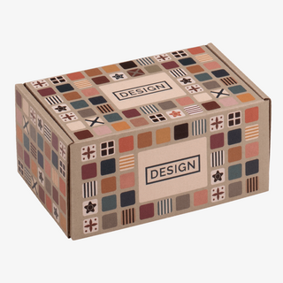 Vollfarbig bedruckter Versand-Klappdeckelkarton im individuellen Design