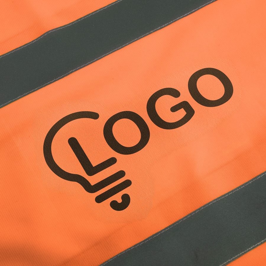 Warnschutzponcho in Orange, Detailansicht des Reflexstreifens