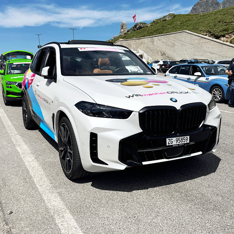 WIRmachenDRUCK Werbetour Auto Frontansicht Sponsoring Tour de Suisse 2025