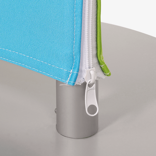 Detailansicht bedruckter Stoff und Reissverschluss des Zipper-Banners Triangle