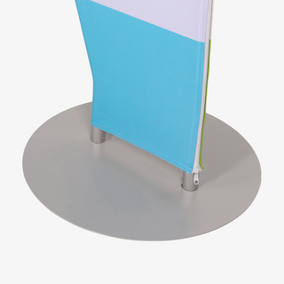 Detailansicht stabiler Standfuss des Zipper-Banners Triangle