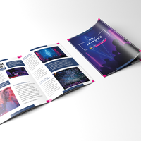 Abizeitung mit Klebebindung, zwei Zeitungen, linke aufgeschlagen, rechte nur Cover sichtbar