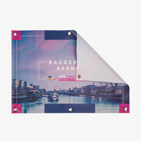 Banner, farbig bedruckt, geknickt mit Ösen und Saum