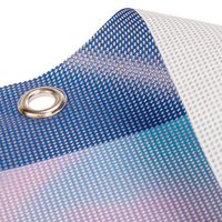 Banner, farbig bedruckt, geknickt mit Ösen und Saum