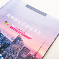 Broschüre, farbig bedruckt, liegends