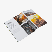 Broschuere, farbig bedruckt, Aufgeschlagen liegend