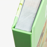 Buch, farbig bedruckt, aufgestellt, details