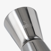 Nahaufnahme gravur auf Messbecher 